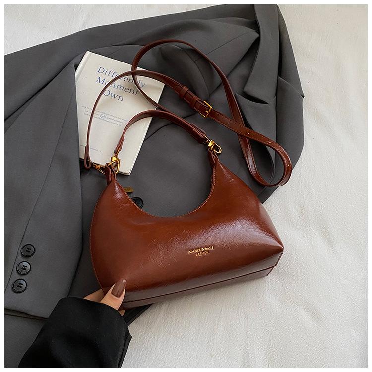 Retro large-capacity bag women s autumn 2025 new popular simple messenger bag commuter shoulder small square bag
Retro large-capacity bag women s autumn 2025 new popular simple messenger bag commuter shoulder small square bag