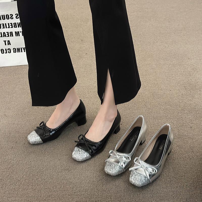 French temperament medium heel single shoes fairy shoes spring and autumn 2024 new sequins light mouth bow silver high heels 35 чёрный
French temperament medium heel single shoes fairy shoes spring and autumn 2024 new sequins light mouth bow silver high heels 35 чёрный