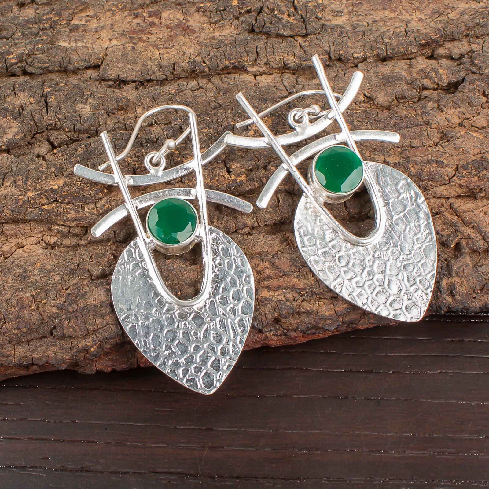 Green Onyx Gemstone 925 Sterling Silver Jewelry Handmade Earrings 1.78 For Gift EE-64-13
Green Onyx Gemstone 925 Sterling Silver Jewelry Handmade Earrings 1.78 For Gift EE-64-13