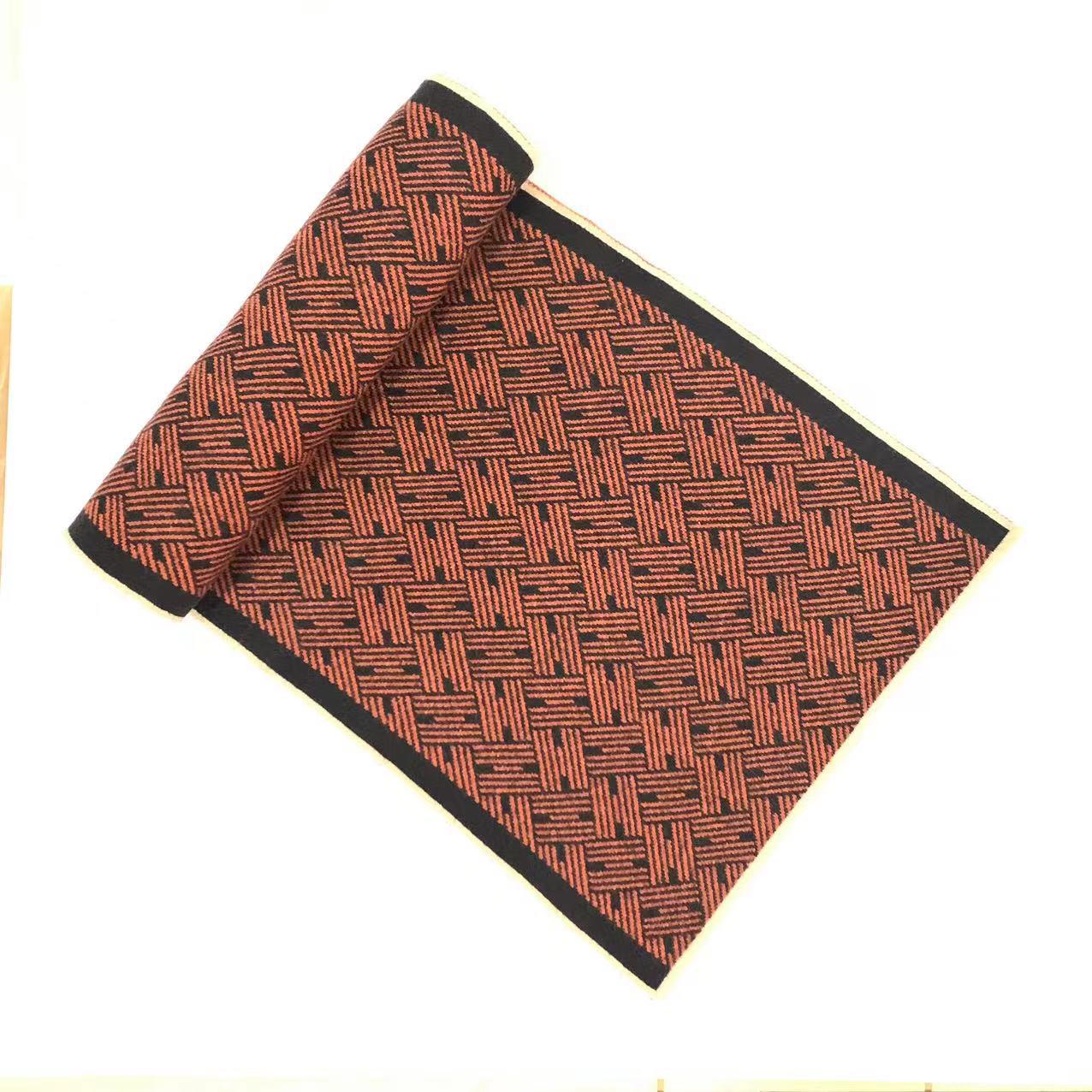 Чоловічий теплий картатий жаккардовий в язаний кашеміровий шарф для осені та зими Above 175cm чорний/помаранчевий
Чоловічий теплий картатий жаккардовий в язаний кашеміровий шарф для осені та зими Above 175cm чорний/помаранчевий