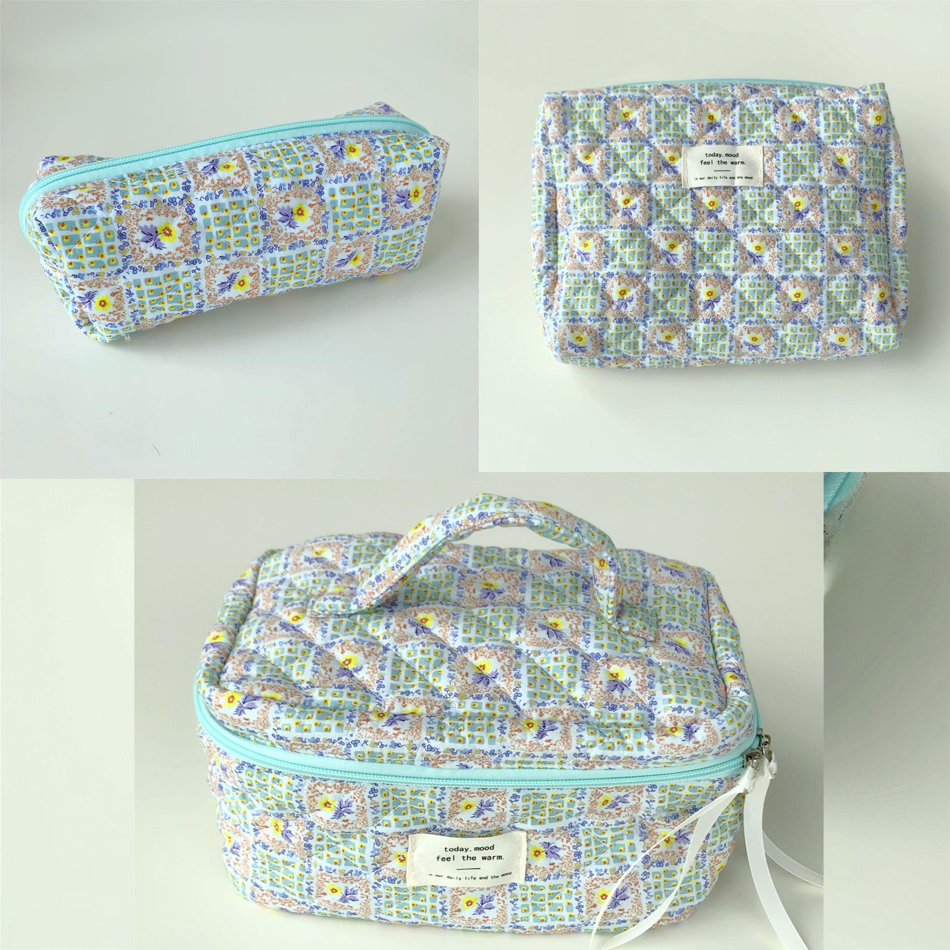 Green floral quilted large capacity makeup bag, hand-held storage, toiletry bag, cotton pen bag, makeup brush bag
Green floral quilted large capacity makeup bag, hand-held storage, toiletry bag, cotton pen bag, makeup brush bag