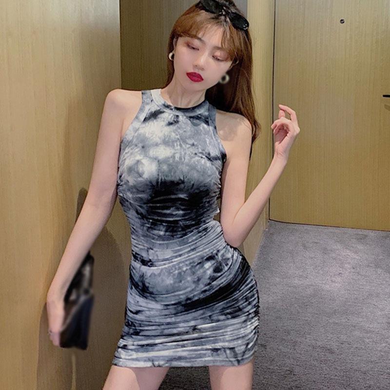 Окрашенный в галстук эластичный жилет. Облегающее и универсальное платье с тонкими складками и ягодицами.
Окрашенный в галстук эластичный жилет. Облегающее и универсальное платье с тонкими складками и ягодицами.