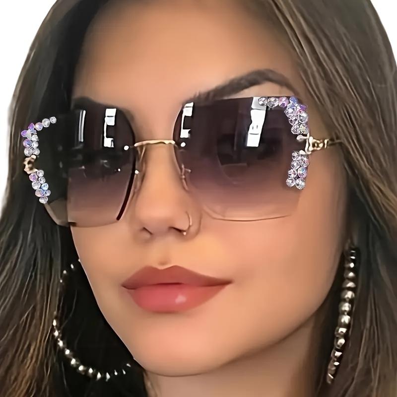 1 pair of fashionable women s square frameless gradient lens glasses with crystal decoration and metal material
1 pair of fashionable women s square frameless gradient lens glasses with crystal decoration and metal material