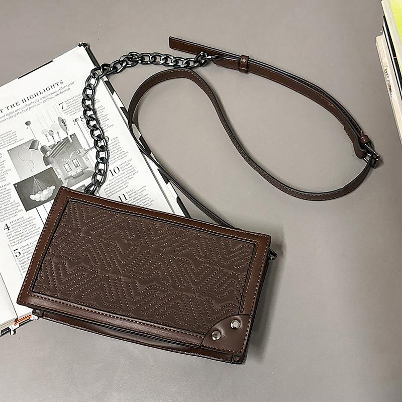 Niche total sense box bag men s trendy brand small square bag high sense women s bag sports style mobile phone messenger bag коричневый
Niche total sense box bag men s trendy brand small square bag high sense women s bag sports style mobile phone messenger bag коричневый