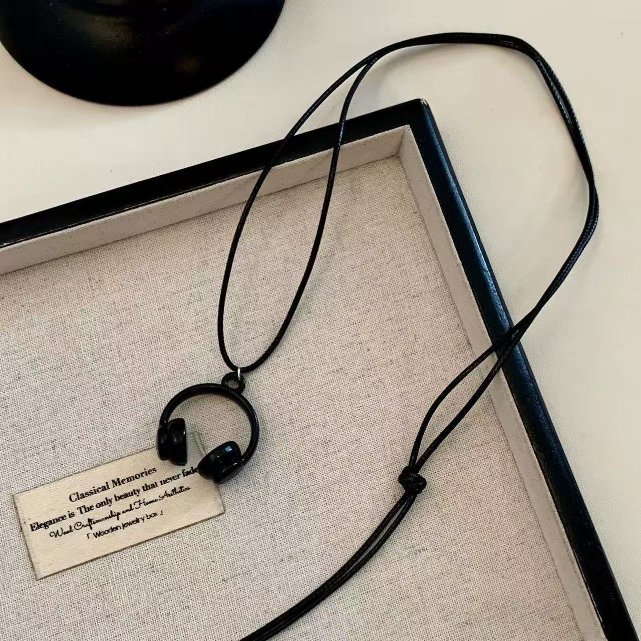 Fashion Minimalism Earphones Pendant Necklace for Women Adjustable Long Rope Sweater Chains Party Gifts Jewelry Accessories чорний
Fashion Minimalism Earphones Pendant Necklace for Women Adjustable Long Rope Sweater Chains Party Gifts Jewelry Accessories чорний