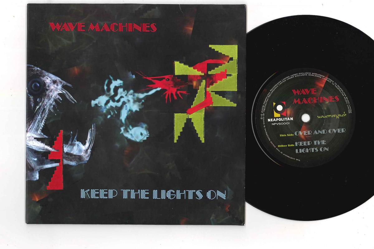 7inch Record WAVE MACHINES - Keep The Lights On NPVS0001 NEAPOLITAN 2009 UK Rock Used
7inch Record WAVE MACHINES - Keep The Lights On NPVS0001 NEAPOLITAN 2009 UK Rock Used