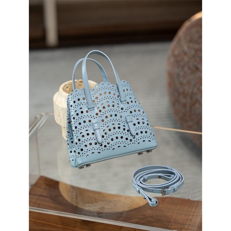A Niche Wave Hollowed Out Carved Small Cowhide Vegetable Basket Women s Bag Single Shoulder Crossbody Fashionable Mother And Child Tote Women s Bag 18x8.5x16cm
A Niche Wave Hollowed Out Carved Small Cowhide Vegetable Basket Women s Bag Single Shoulder Crossbody Fashionable Mother And Child Tote Women s Bag 18x8.5x16cm