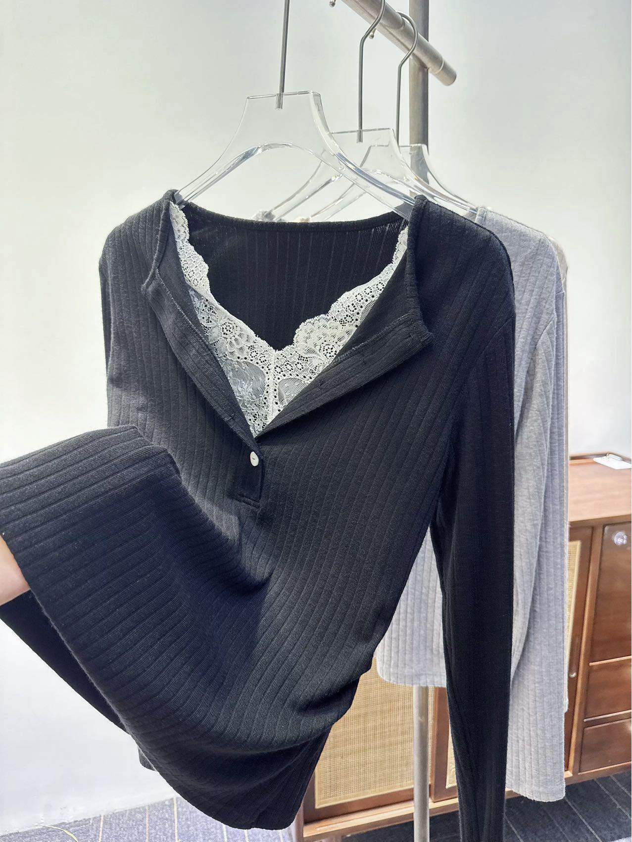Korean Style Lace Trim Long Sleeve Knit Top for Women — College Chic One Size (suitable for 90-145 pounds)
Korean Style Lace Trim Long Sleeve Knit Top for Women — College Chic One Size (suitable for 90-145 pounds)