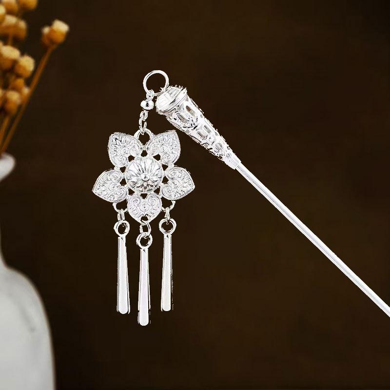 New Chinese Style Guochao Hairpin, Ethnic Minority Style Hanfu, Court Step Swing, Hollow Flower Fringed Long Hairpin
New Chinese Style Guochao Hairpin, Ethnic Minority Style Hanfu, Court Step Swing, Hollow Flower Fringed Long Hairpin