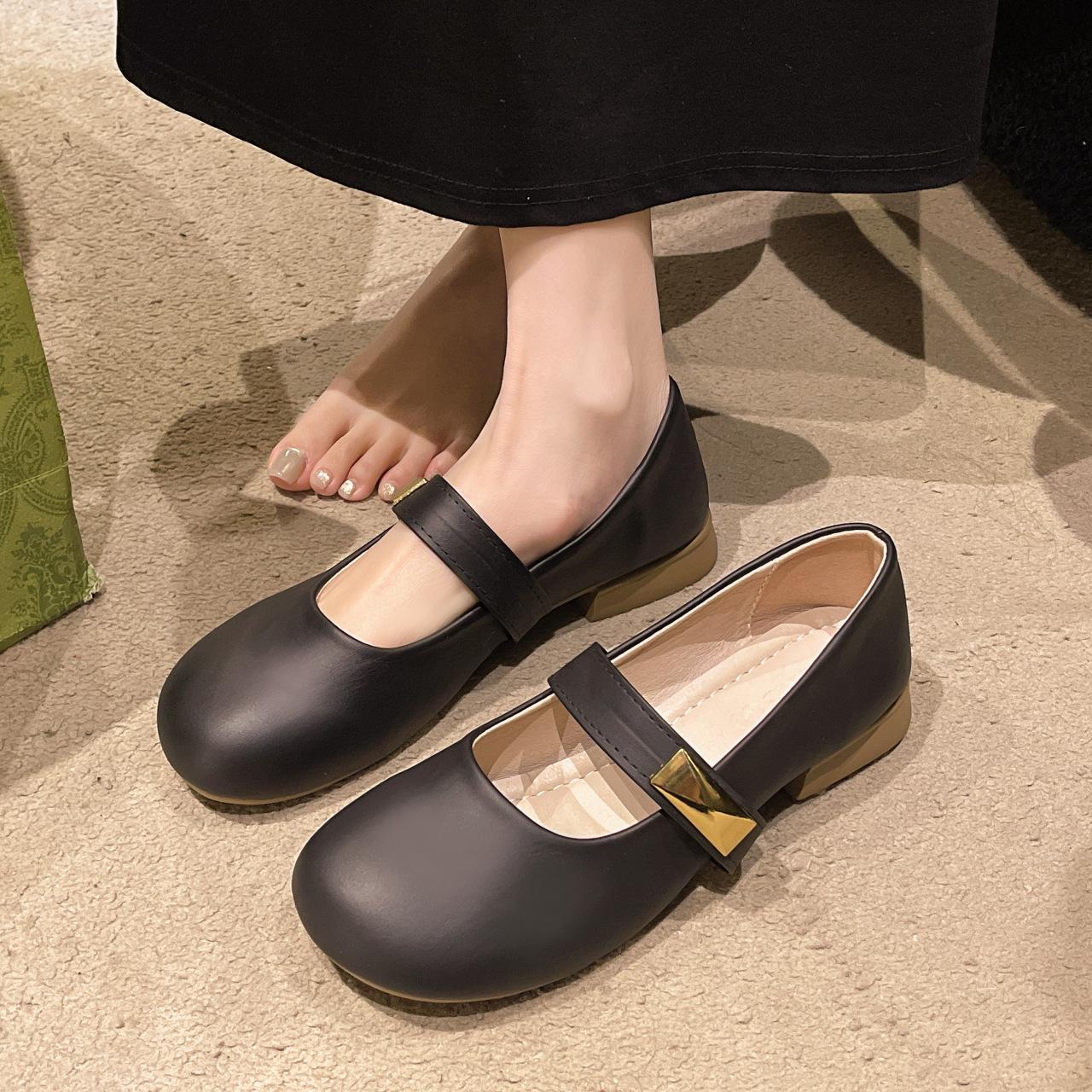 Korean version of fairy round head single shoes 2025 spring grandma shoes new temperament thick heel soft sole literary Mary Jane women s shoes 40 чорний
Korean version of fairy round head single shoes 2025 spring grandma shoes new temperament thick heel soft sole literary Mary Jane women s shoes 40 чорний