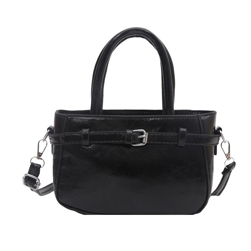 Retro women s bags Spring women s small bags Versatile simple messenger shoulder portable commuter small square bag чорний
Retro women s bags Spring women s small bags Versatile simple messenger shoulder portable commuter small square bag чорний