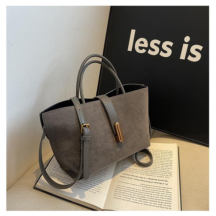 Премиум текстура портативная большая женская сумка 2024 года новая универсальная сумка для поездок на работу корейская модная сумка-мессенджер серый
Премиум текстура портативная большая женская сумка 2024 года новая универсальная сумка для поездок на работу корейская модная сумка-мессенджер серый