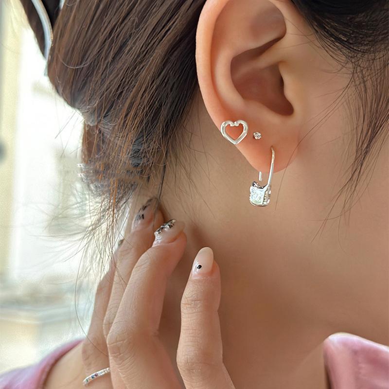 Sanrio Kawaii Anime Hello Kitty Earrings Lock Design Cute Ear Cuff Simple Cartoon Earrings Women Piercing Jewelry Gift A1
Sanrio Kawaii Anime Hello Kitty Earrings Lock Design Cute Ear Cuff Simple Cartoon Earrings Women Piercing Jewelry Gift A1