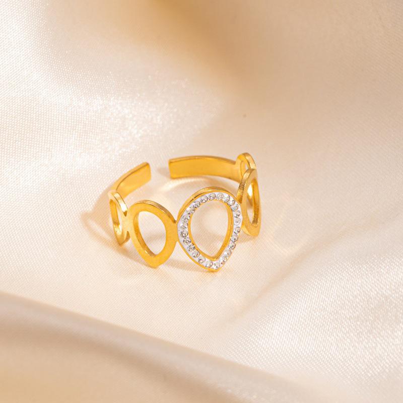 European & American Stainless Steel Teardrop Ring - Luxurious Niche Design with Diamond Inlay for Women
European & American Stainless Steel Teardrop Ring - Luxurious Niche Design with Diamond Inlay for Women