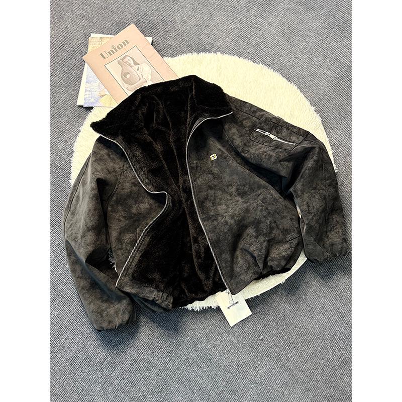 Men s American Style Loose Fit Plush Lapel Motorcycle Jacket - Autumn Winter High-End Velvet Thickened Short Workwear Cotton Jacket. Small
Men s American Style Loose Fit Plush Lapel Motorcycle Jacket - Autumn Winter High-End Velvet Thickened Short Workwear Cotton Jacket. Small