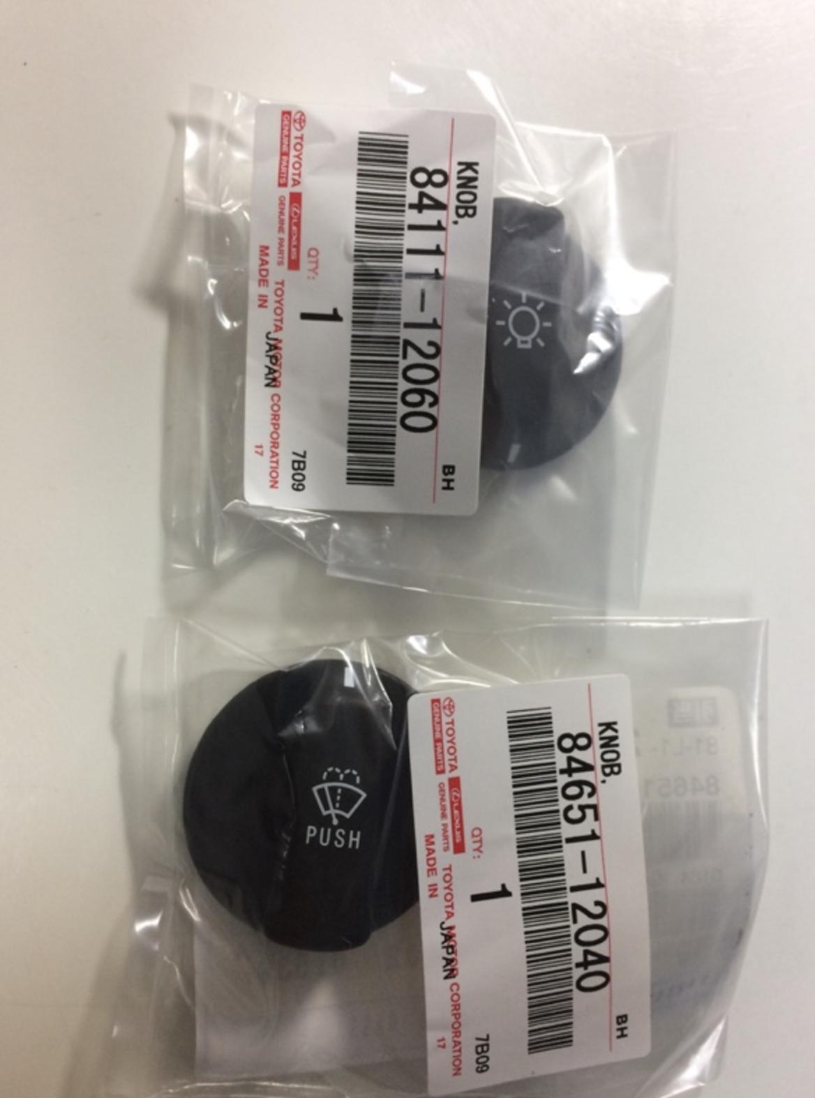 Toyota Genuine AE86 Corolla CP Wiper Light control Knob 84111-12060 84651-12040
Toyota Genuine AE86 Corolla CP Wiper Light control Knob 84111-12060 84651-12040