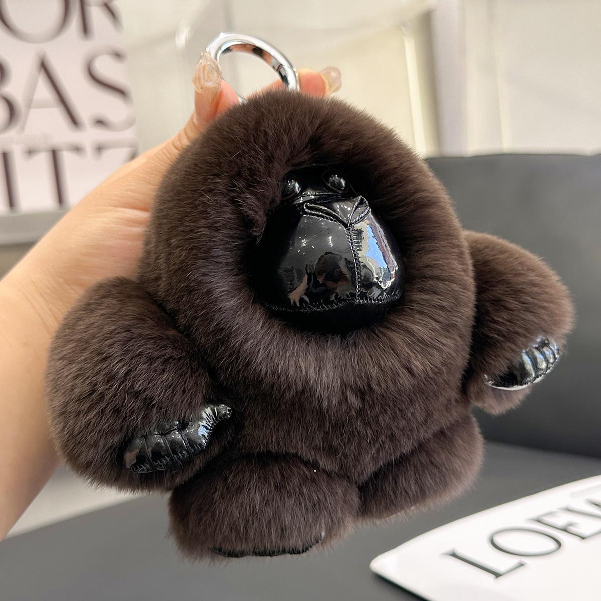 Authentic Real Natural Rabbit Fur Gorilla Car Keychain Bag Decor Plu Toy Cute Hanging Ornament Gift Ideal Bookbags And Accories About 15cm
Authentic Real Natural Rabbit Fur Gorilla Car Keychain Bag Decor Plu Toy Cute Hanging Ornament Gift Ideal Bookbags And Accories About 15cm