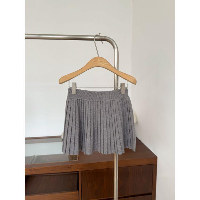 Korean Style Knit Sweater & A-line Skirt Set for Women - Autumn/Winter Collection One Size
Korean Style Knit Sweater & A-line Skirt Set for Women - Autumn/Winter Collection One Size