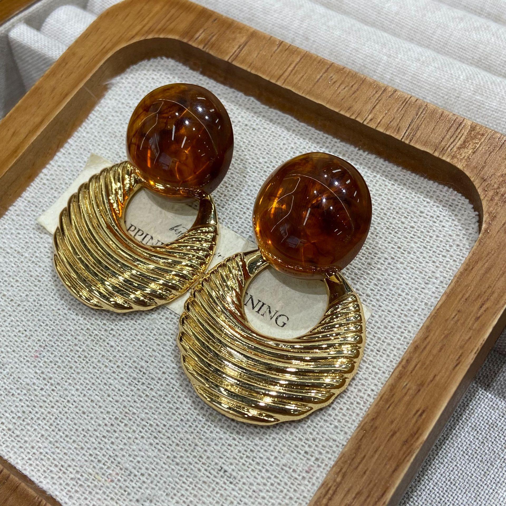 Temperament Earrings Zinc Alloy Long Fan-Shaped Shell Corrugated Niche Design Earrings
Temperament Earrings Zinc Alloy Long Fan-Shaped Shell Corrugated Niche Design Earrings