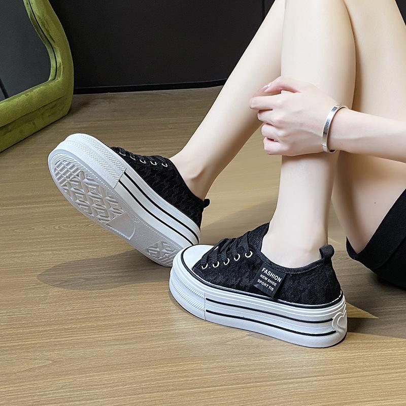 Summer mesh white shoes new student breathable height increase casual canvas shoes 40 чорний
Summer mesh white shoes new student breathable height increase casual canvas shoes 40 чорний