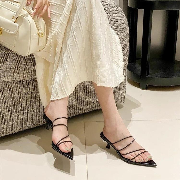 Французская заостренная корейская версия тонких ремешков темпераментных высококачественных классных тапочек женские новинка 2025 года летние тонкие ремешковые тапочки на высоком каблуке 35 чёрный
Французская заостренная корейская версия тонких ремешков темпераментных высококачественных классных тапочек женские новинка 2025 года летние тонкие ремешковые тапочки на высоком каблуке 35 чёрный
