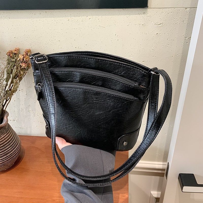 Autumn and winter women s bags, retro and fashionable multi-layer bucket bags, soft leather women s medium mother women s messenger bags чорний
Autumn and winter women s bags, retro and fashionable multi-layer bucket bags, soft leather women s medium mother women s messenger bags чорний