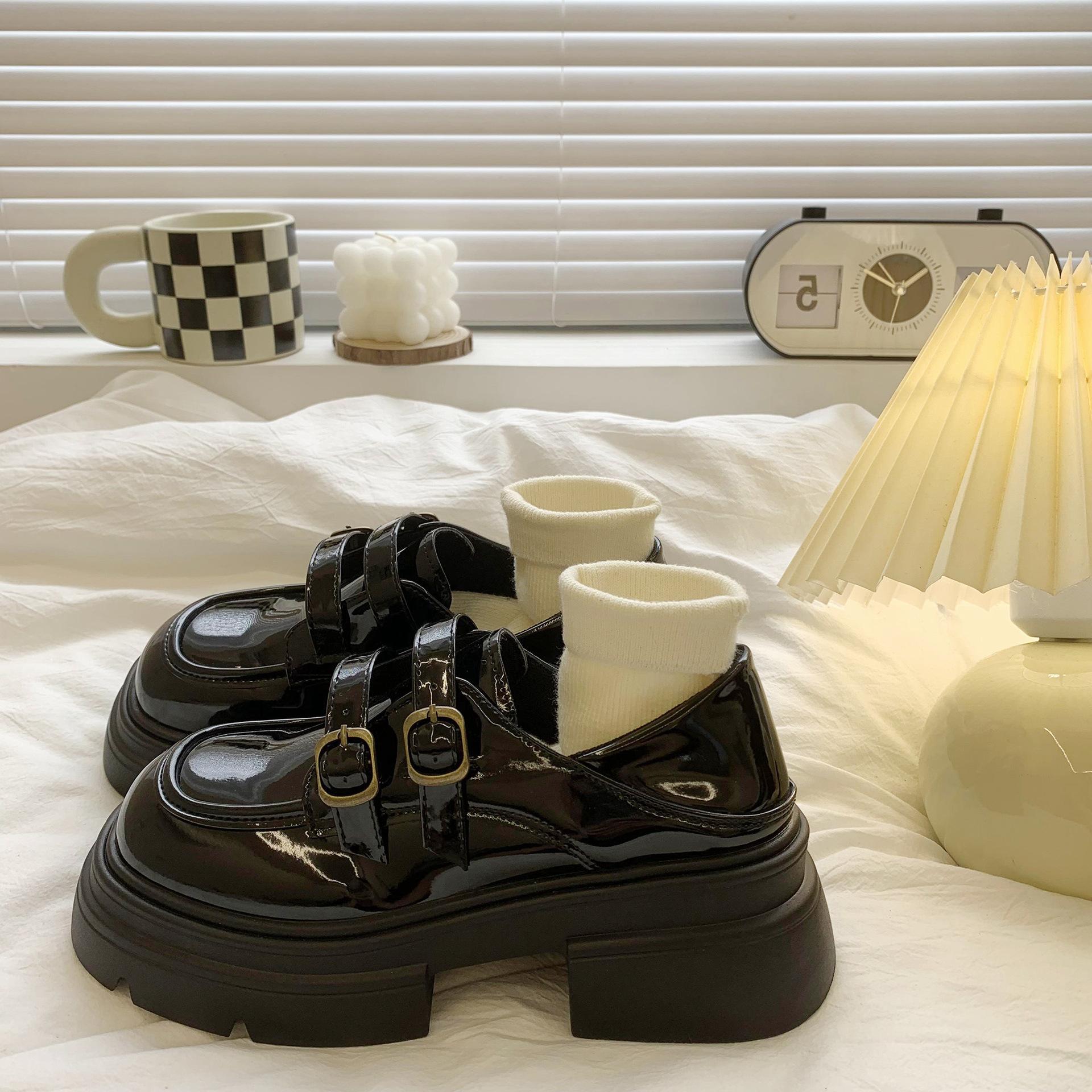 Loafers black two wear small leather shoes women s autumn 2025 new versatile retro British style increases ins tide 35
Loafers black two wear small leather shoes women s autumn 2025 new versatile retro British style increases ins tide 35