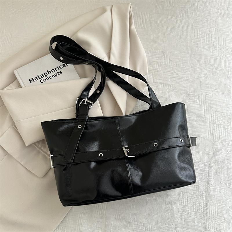 Модная сумка-мессенджер большой вместимости, женская повседневная новая высококлассная универсальная сумка через плечо, портативная сумка-тоут для выхода в свет
Модная сумка-мессенджер большой вместимости, женская повседневная новая высококлассная универсальная сумка через плечо, портативная сумка-тоут для выхода в свет