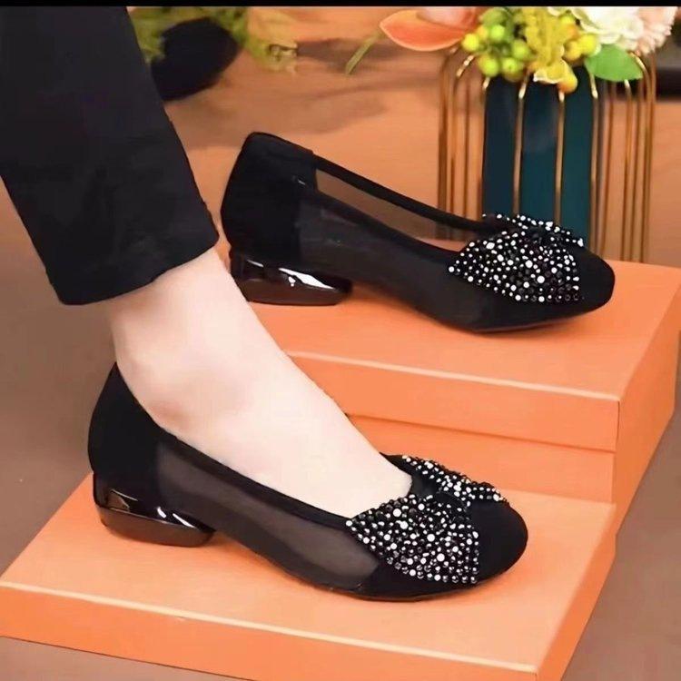 Дышащие сетчатые сандалии 2025 лето новая бант мягкая подошва полые модные нескользящие для женщин среднего и пожилого возраста одинарная обувь для матери 40 чёрный
Дышащие сетчатые сандалии 2025 лето новая бант мягкая подошва полые модные нескользящие для женщин среднего и пожилого возраста одинарная обувь для матери 40 чёрный