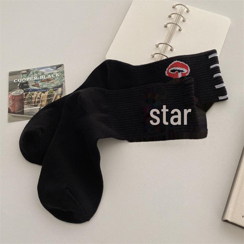 Унісекс Бавовняні Шкарпетки Середньої Довжини в Смужку з Зеленою Літерою - Колекція Осінь/Зима Модного Бренду 1976. Size 35-42 чорний
Унісекс Бавовняні Шкарпетки Середньої Довжини в Смужку з Зеленою Літерою - Колекція Осінь/Зима Модного Бренду 1976. Size 35-42 чорний