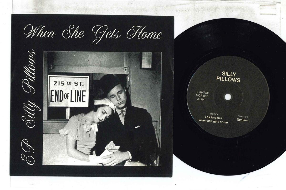 7inch Record SILLY PILLOWS - When She Gets Home EP LITE713 LITTLE TEDDY 1993 Germany Rock Used
7inch Record SILLY PILLOWS - When She Gets Home EP LITE713 LITTLE TEDDY 1993 Germany Rock Used