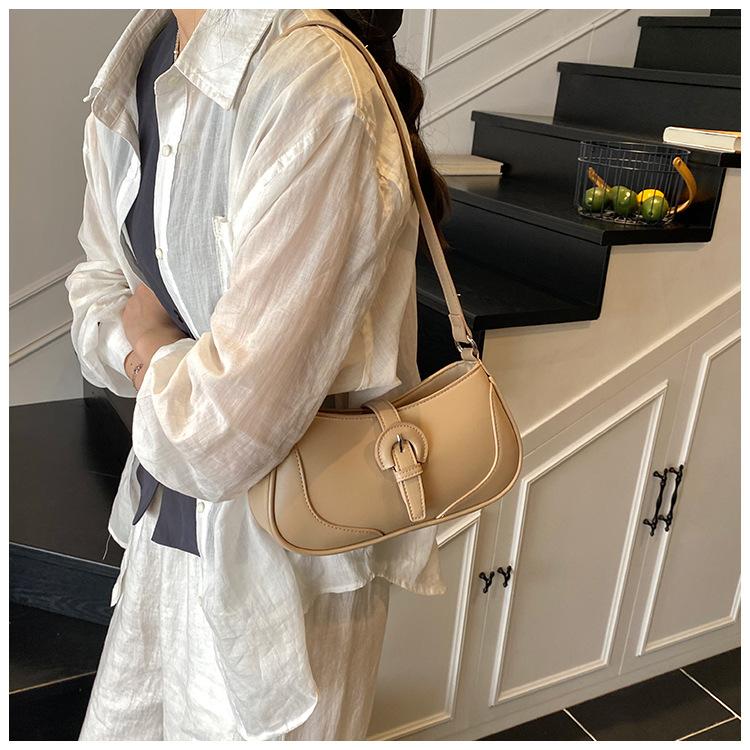 Underarm bag women s 2025 new popular texture personalized crescent women s bag summer fashion shoulder messenger bag
Underarm bag women s 2025 new popular texture personalized crescent women s bag summer fashion shoulder messenger bag