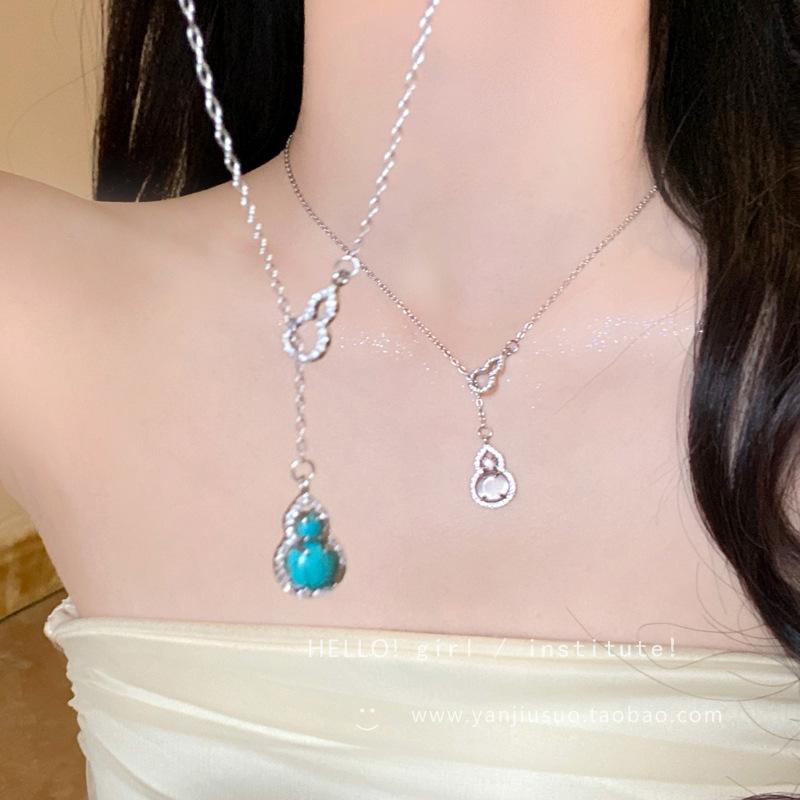 Zircon resin gourd pendant necklace light luxury niche design advanced sense collarbone chain temperament fashionable versatile item decoration
Zircon resin gourd pendant necklace light luxury niche design advanced sense collarbone chain temperament fashionable versatile item decoration
