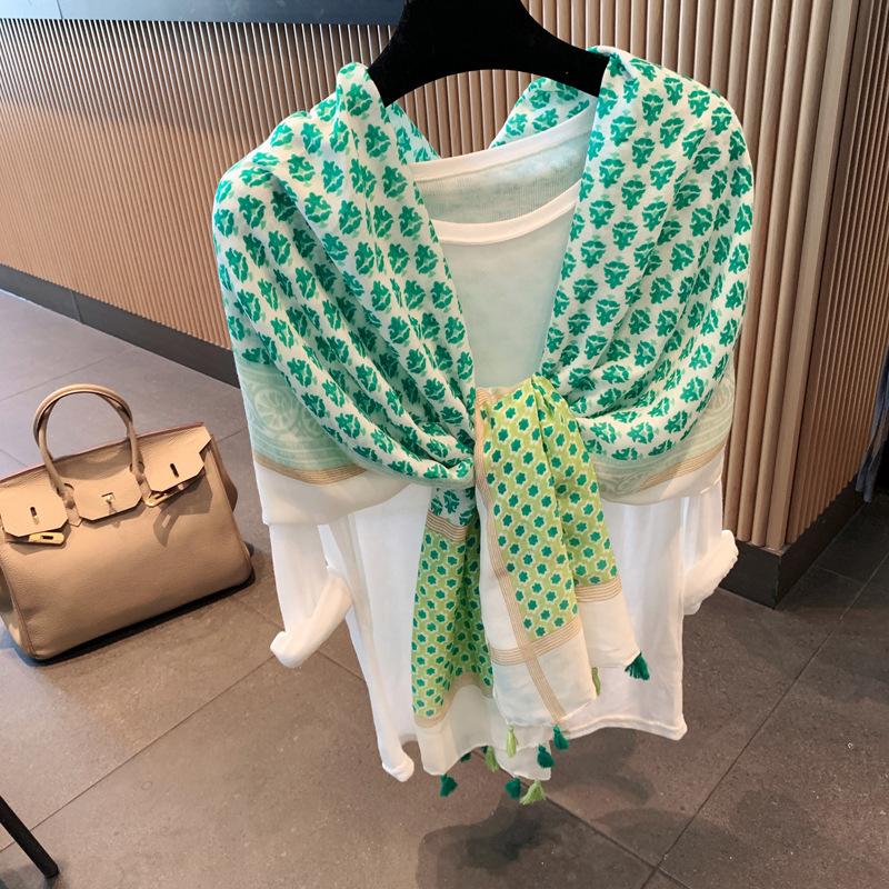 Silk scarf women s summer sunscreen shawl dual-purpose versatile fashion thin scarf travel skirt yarn large shawl 180*90cm
Silk scarf women s summer sunscreen shawl dual-purpose versatile fashion thin scarf travel skirt yarn large shawl 180*90cm
