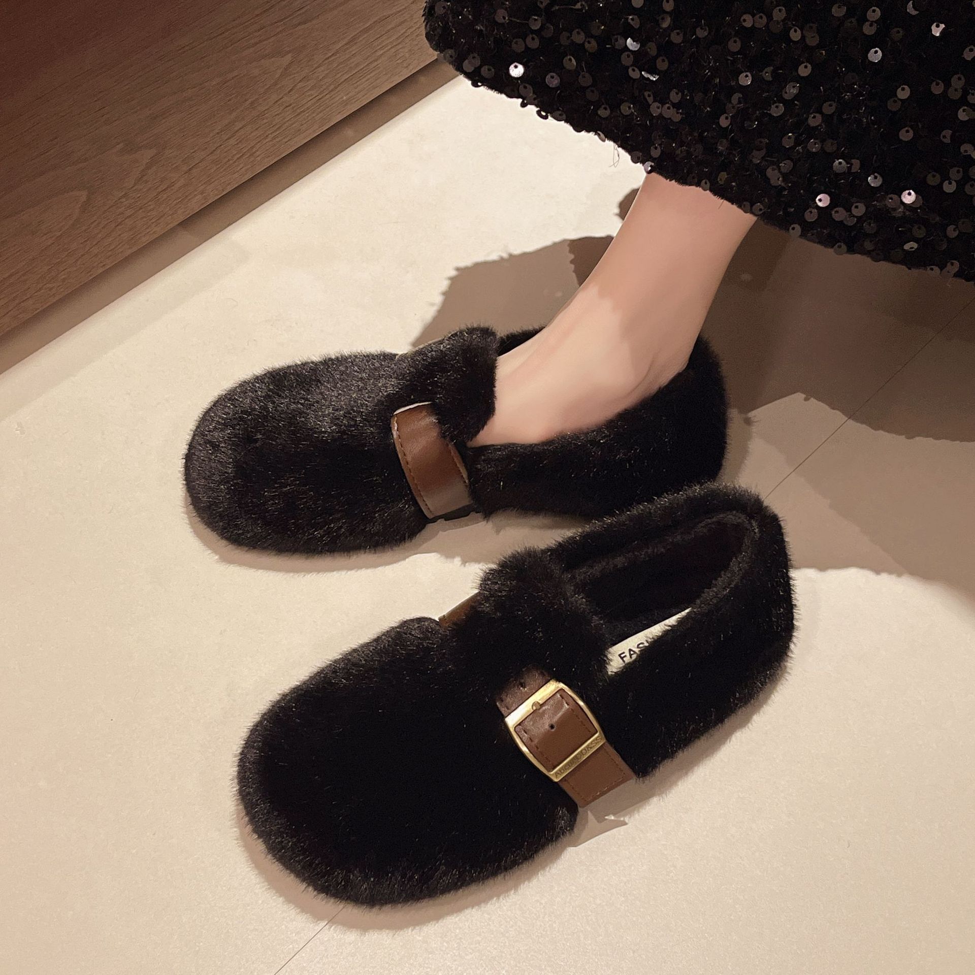 French fluffy shoes for women s outer wear 2025 autumn and winter new one-pedal plush Mary Jane Doudou single shoes cotton shoes 40 чорний
French fluffy shoes for women s outer wear 2025 autumn and winter new one-pedal plush Mary Jane Doudou single shoes cotton shoes 40 чорний