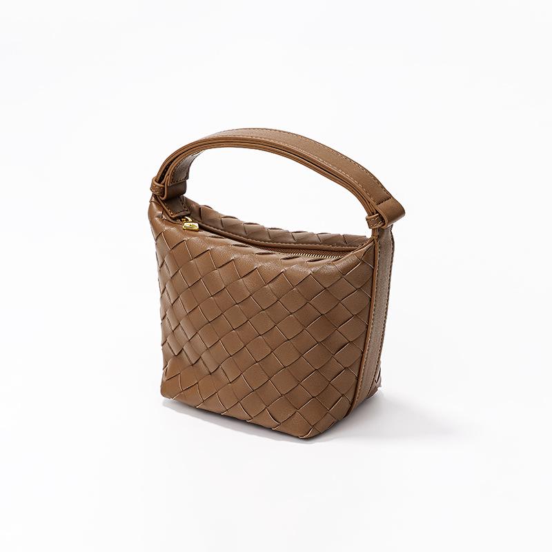 Стильная нишевая дизайнерская серебристая плетеная сумка-тоут для ланча - Большая вместимость, сумка-ведро из натуральной кожи для женщин
Стильная нишевая дизайнерская серебристая плетеная сумка-тоут для ланча - Большая вместимость, сумка-ведро из натуральной кожи для женщин