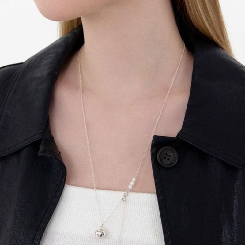 moi moi Oval pearl drop necklace 60cm (adjustable length)
moi moi Oval pearl drop necklace 60cm (adjustable length)