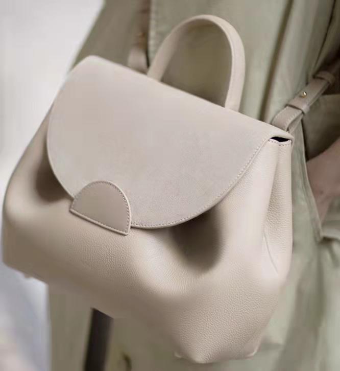 Light luxury high-end polene classic smiley face bag cowhide texture niche design single shoulder crossbody pig bag versatile
Light luxury high-end polene classic smiley face bag cowhide texture niche design single shoulder crossbody pig bag versatile