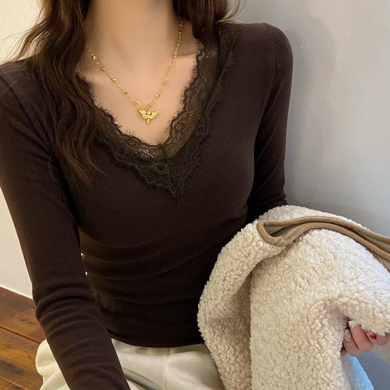 Женская рубашка с V-образным вырезом из кружева и матового бархата для ношения осенью и зимой, новые высококачественные узкие утолщенные топы XL
Женская рубашка с V-образным вырезом из кружева и матового бархата для ношения осенью и зимой, новые высококачественные узкие утолщенные топы XL