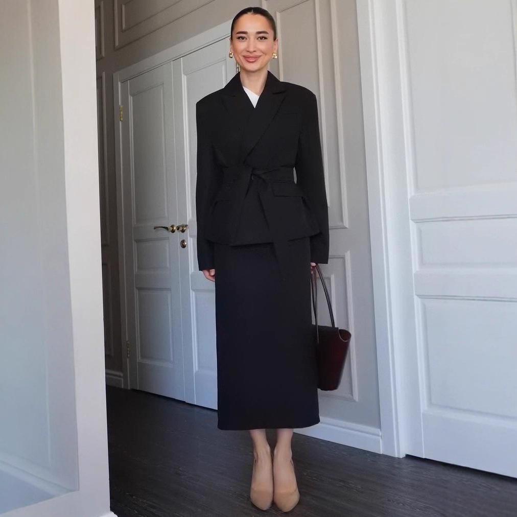 2025 Elegant Euro-American Women s Long-Sleeved Suit Jacket & Loose Pants Comfy Two-Piece Set M чорний
2025 Elegant Euro-American Women s Long-Sleeved Suit Jacket & Loose Pants Comfy Two-Piece Set M чорний