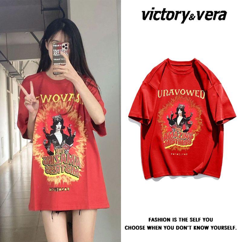 Хлопковая футболка с короткими рукавами и американским принтом в стиле ретро для мужчин и женщин, свободные топы для пар в гонконгском стиле
Хлопковая футболка с короткими рукавами и американским принтом в стиле ретро для мужчин и женщин, свободные топы для пар в гонконгском стиле