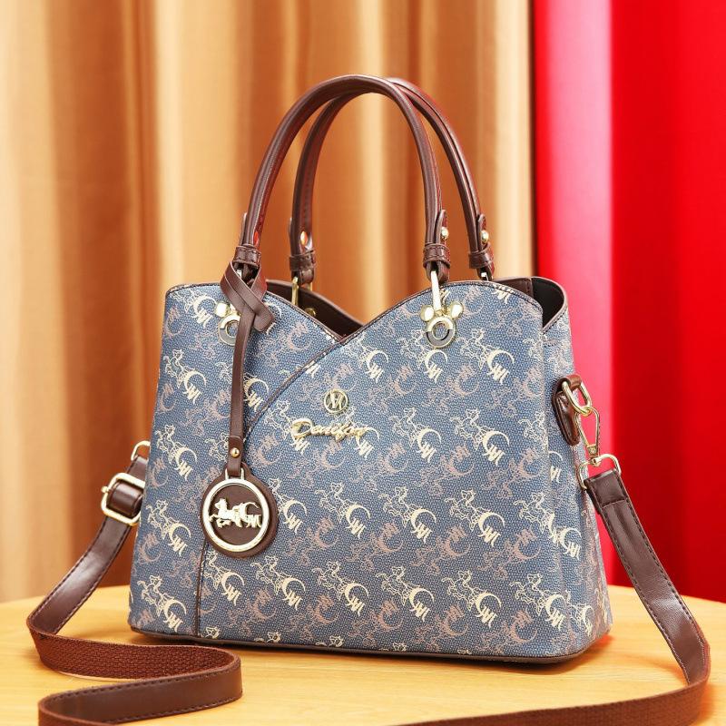Autumn and winter messenger bag handbag women s bag 2025 new fashion women s bag shoulder bag versatile soft leather bag women
Autumn and winter messenger bag handbag women s bag 2025 new fashion women s bag shoulder bag versatile soft leather bag women