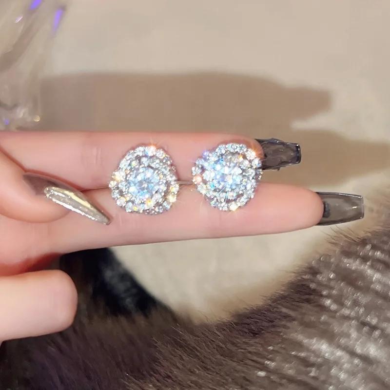 CAOSHI Bright Zirconia Ear Stud Female Daily Wearable Zircon Fashion Earrings Versatile Accessories for Engagement Ceremony
CAOSHI Bright Zirconia Ear Stud Female Daily Wearable Zircon Fashion Earrings Versatile Accessories for Engagement Ceremony