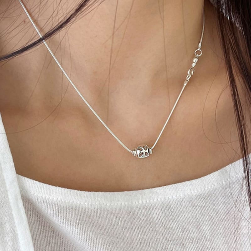 NUDOOR Smocking ball necklace Matte
NUDOOR Smocking ball necklace Matte