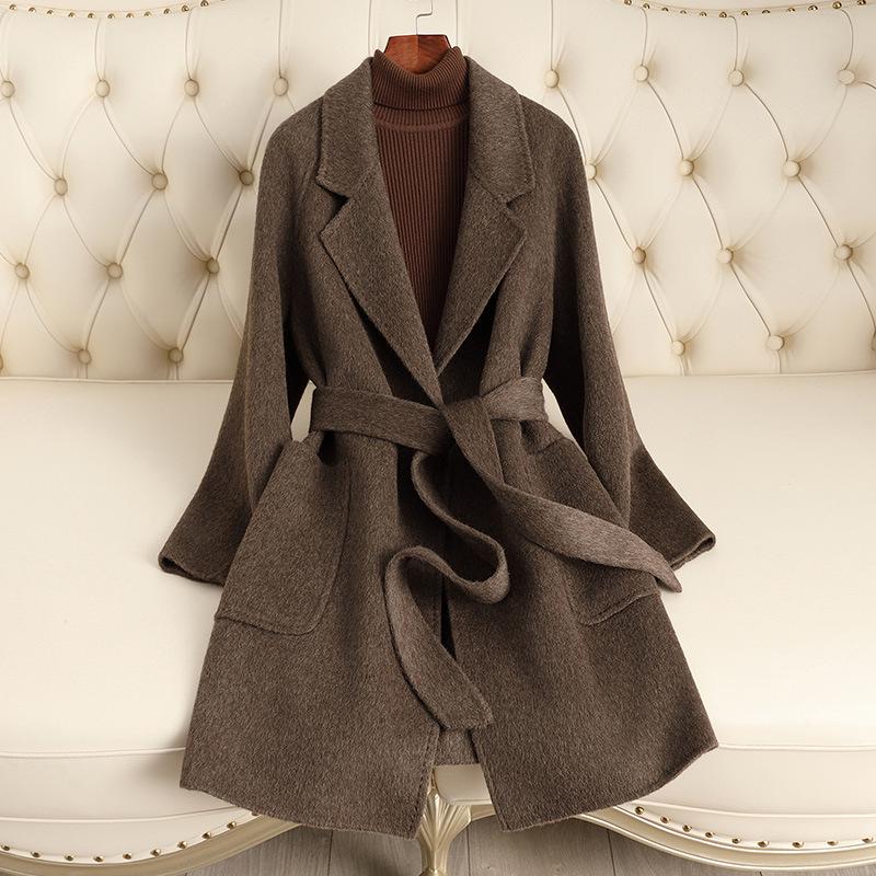 2024 Autumn/Winter Women s Mid-Length Double-Faced Wool Coat with Tie-Waist - Pure Handmade High-End Elegance One Size
2024 Autumn/Winter Women s Mid-Length Double-Faced Wool Coat with Tie-Waist - Pure Handmade High-End Elegance One Size