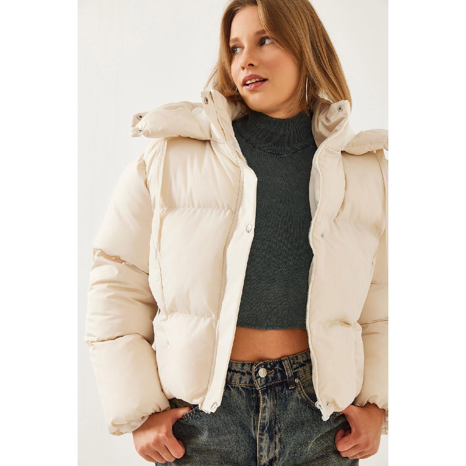 Женский короткий пуховик с капюшоном 2418 60451013 40 чистый 
Женский короткий пуховик с капюшоном 2418 60451013 40 чистый