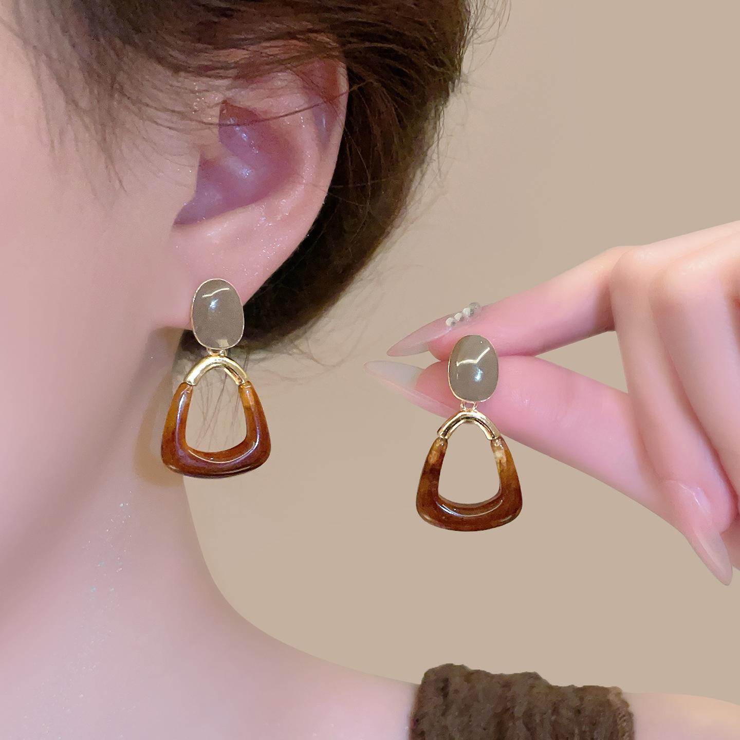 Geometric Coffee Colorful Hollow Drop Earrings for Women Girls Elegant Gentle Resin Pendant Earrings Commute Jewelry Accessories
Geometric Coffee Colorful Hollow Drop Earrings for Women Girls Elegant Gentle Resin Pendant Earrings Commute Jewelry Accessories