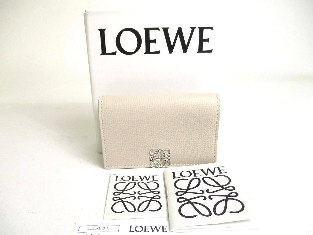 Автентична візитниця LOEWE Anagram Light Grey Grain з телячої шкіри #a414 Refurbished
Автентична візитниця LOEWE Anagram Light Grey Grain з телячої шкіри #a414 Refurbished