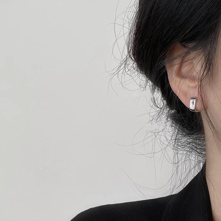 Японские и корейские квадратные серьги из серебра 925 пробы - Стильные, удобные, несъемный дизайн для мужчин и женщин
Японские и корейские квадратные серьги из серебра 925 пробы - Стильные, удобные, несъемный дизайн для мужчин и женщин