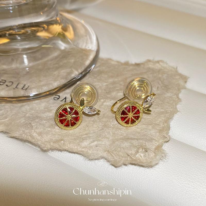 Dongdaemun silver needle zircon stud earrings women s exquisite ear clips without holes, advanced sense, niche design sense, explosive earrings
Dongdaemun silver needle zircon stud earrings women s exquisite ear clips without holes, advanced sense, niche design sense, explosive earrings